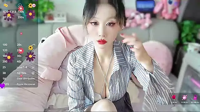 Snapshot of Xiaoyu-G chatting on 11/28/25, 01:52 Xiaoyu-G online show from 11/28/25, 01:52