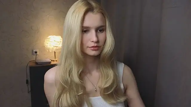 Snapshot of elsa_limerence chatting on 06/23/26, 03:10 elsa limerence online show from 06/23/26, 03:10