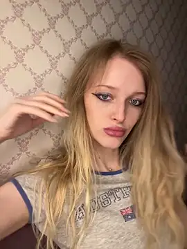 Evvie Summn1 online show from 04/03/26, 02:15