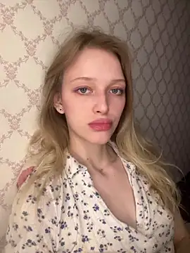 Evvie Summn1 online show from 04/17/26, 03:04