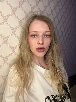 Evvie Summn1 online show from 04/21/26, 01:50