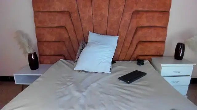 MAHIASMITH13 online show from 03/10/25, 04:46