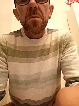 Snapshot of jonyfree1978 chatting on 10/26/25, 10:04 jonyfree1978 online show from 10/26/25, 10:04