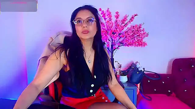 Snapshot of Zuzana21 chatting on 06/24/26, 12:48 Zuzana21 online show from 06/24/26, 12:48