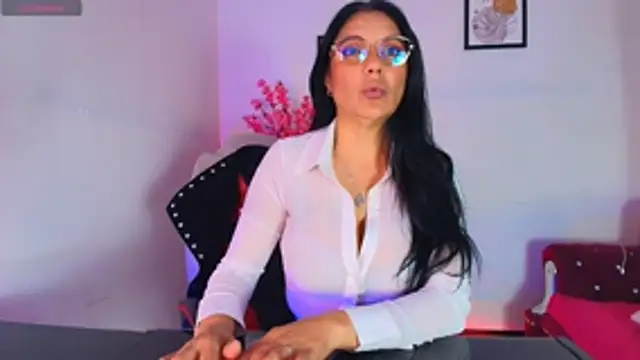 Snapshot of Zuzana21 chatting on 06/30/26, 01:01 Zuzana21 online show from 06/30/26, 01:01
