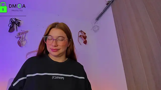 kathryn07 online show from 12/22/25, 12:02