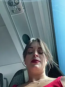 Snapshot of Yasmine47 chatting on 09/09/25, 03:22 Yasmine47 online show from 09/09/25, 03:22