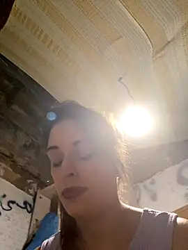 Snapshot of Yasmine47 chatting on 10/02/25, 09:33 Yasmine47 online show from 10/02/25, 09:33