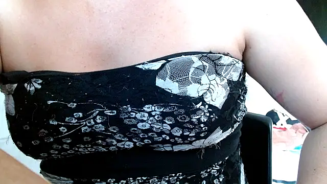 Snapshot of smithdara chatting on 09/16/25, 08:21 smithdara online show from 09/16/25, 08:21