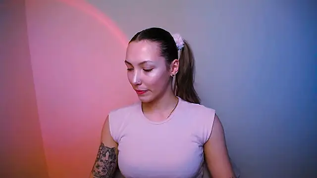 Snapshot of VanessaMay_ chatting on 12/17/24, 06:31 VanessaMay online show from 12/17/24, 06:31