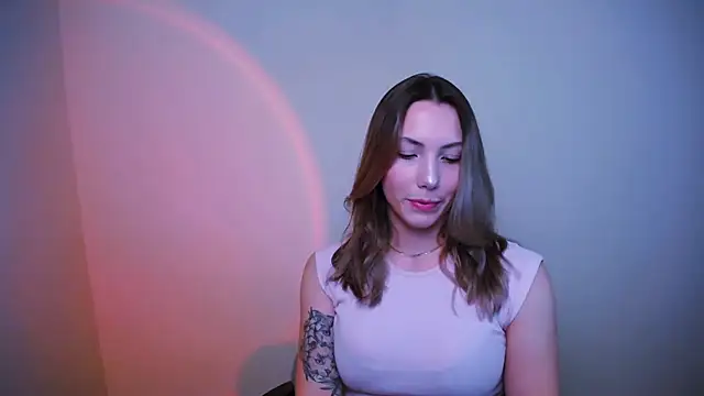 Snapshot of VanessaMay_ chatting on 12/18/24, 05:52 VanessaMay online show from 12/18/24, 05:52