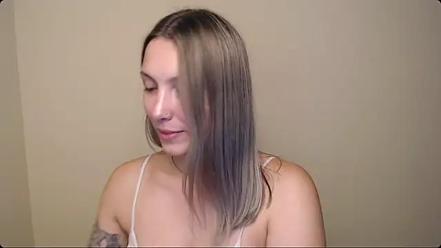 Snapshot of VanessaMay_ chatting on 09/08/25, 04:28 VanessaMay online show from 09/08/25, 04:28