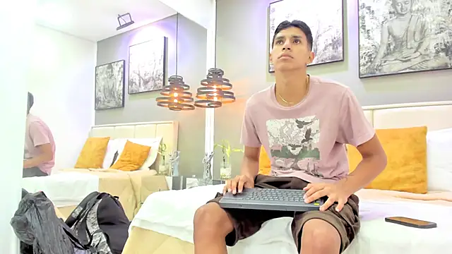 Snapshot of kieran_derek chatting on 10/23/25, 03:17 kieran derek online show from 10/23/25, 03:17