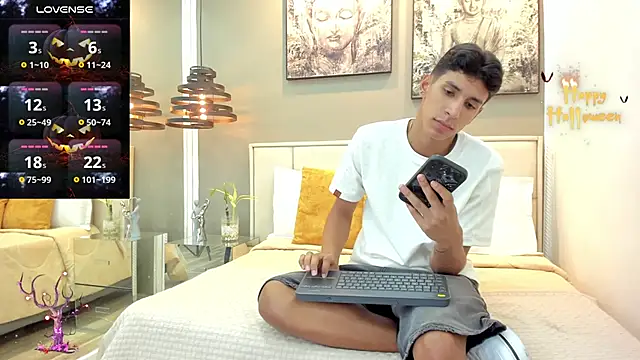 Snapshot of kieran_derek chatting on 10/25/25, 03:25 kieran derek online show from 10/25/25, 03:25