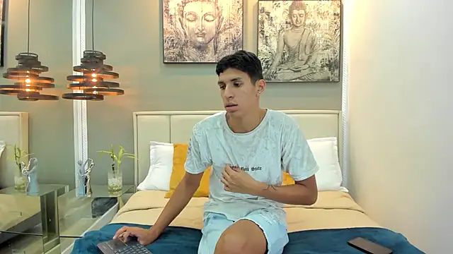 Snapshot of kieran_derek chatting on 11/05/25, 03:17 kieran derek online show from 11/05/25, 03:17