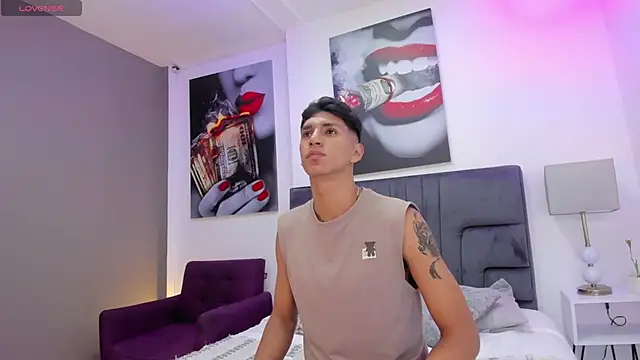 Snapshot of kieran_derek chatting on 11/19/25, 01:38 kieran derek online show from 11/19/25, 01:38