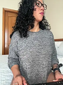 Snapshot of soli-lov chatting on 02/16/25, 12:54 soli-lov online show from 02/16/25, 12:54