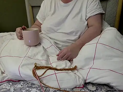 Snapshot of MarthaBriest chatting on 10/22/25, 02:23 MarthaBriest online show from 10/22/25, 02:23