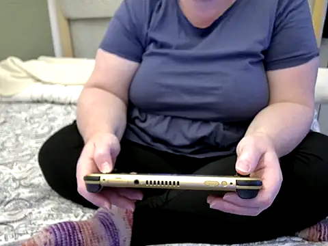 Snapshot of MarthaBriest chatting on 10/29/25, 06:59 MarthaBriest online show from 10/29/25, 06:59