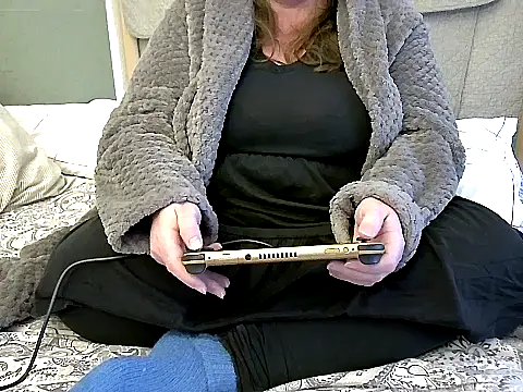 Snapshot of MarthaBriest chatting on 10/30/25, 08:49 MarthaBriest online show from 10/30/25, 08:49