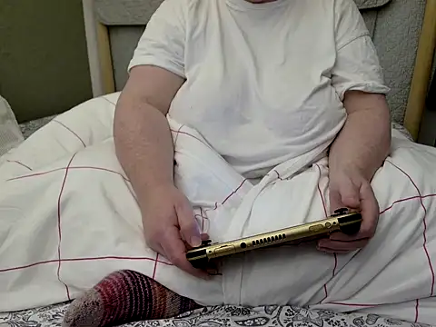 Snapshot of MarthaBriest chatting on 11/21/25, 03:27 MarthaBriest online show from 11/21/25, 03:27