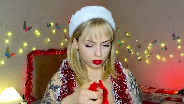 Snapshot of lavenderluxe chatting on 12/25/24, 01:19 lavenderluxe online show from 12/25/24, 01:19