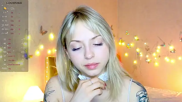 Snapshot of lavenderluxe chatting on 01/04/25, 02:56 lavenderluxe online show from 01/04/25, 02:56