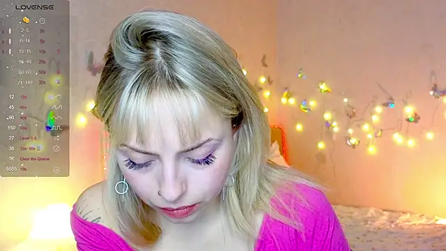 Snapshot of lavenderluxe chatting on 01/08/25, 10:59 lavenderluxe online show from 01/08/25, 10:59
