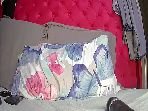 Snapshot of TheSweetBerry chatting on 02/18/25, 10:27 TheSweetBerry online show from 02/18/25, 10:27