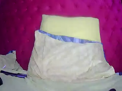 Snapshot of TheSweetBerry chatting on 03/18/25, 02:15 TheSweetBerry online show from 03/18/25, 02:15