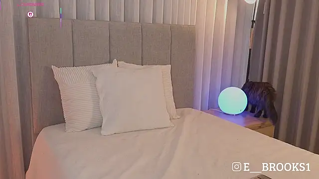 emma brooks1 online show from 04/24/26, 04:42