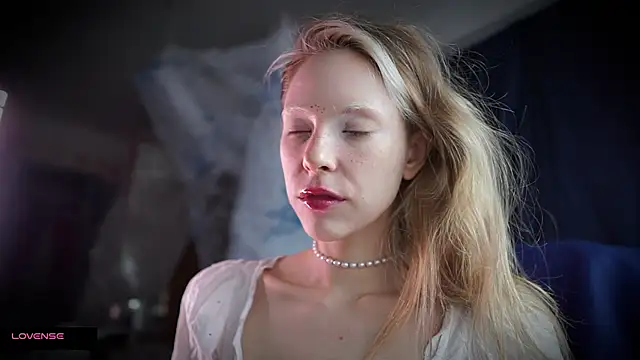  Phantom thread  online show from 11/10/25, 10:58