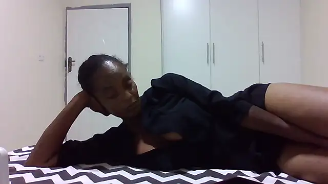 sweets 80 online show from 12/13/25, 07:53