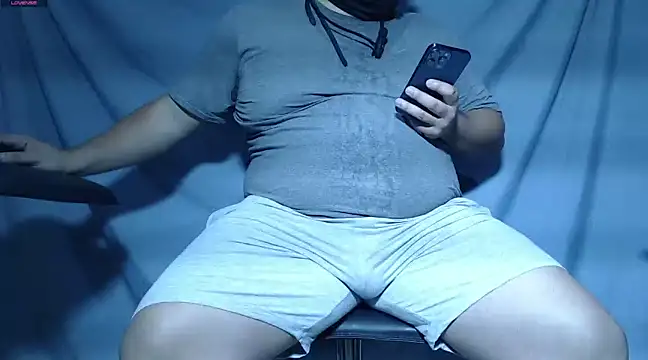 Snapshot of uncutmex266 chatting on 12/13/24, 11:06 uncutmex266 online show from 12/13/24, 11:06