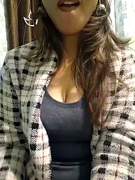 Snapshot of MIss-Naina chatting on 12/27/24, 04:58 MIss-Naina online show from 12/27/24, 04:58