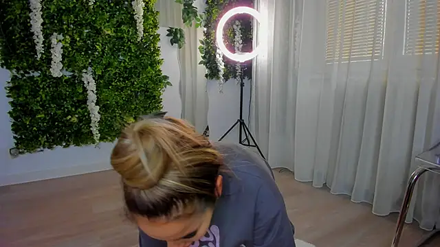 VivienCarter online show from 10/12/25, 10:14