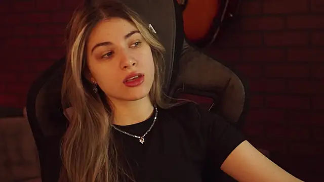 EllieCutes online show from 02/18/25, 05:31