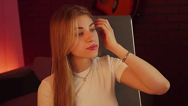 EllieCutes online show from 03/15/25, 05:52