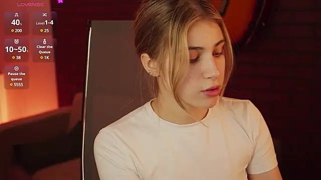 EllieCutes online show from 03/17/25, 08:29