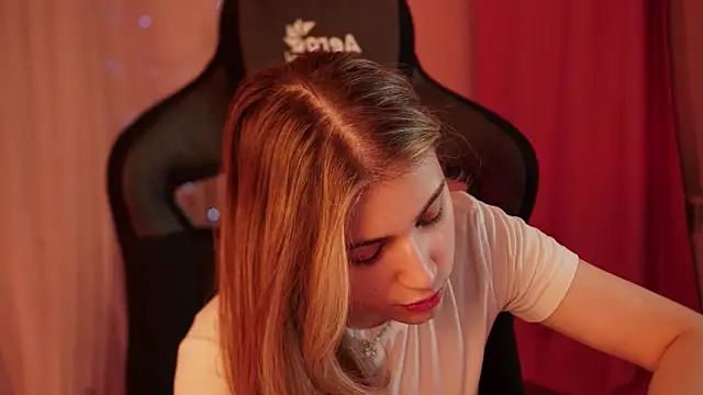 EllieCutes online show from 03/22/25, 09:02