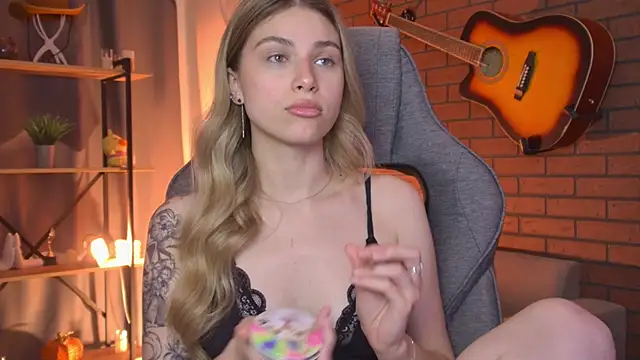 EllieCutes online show from 06/29/26, 06:52