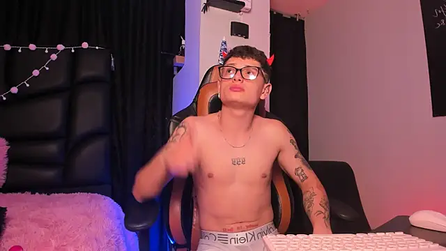 LexieandNate online show from 03/11/25, 05:05