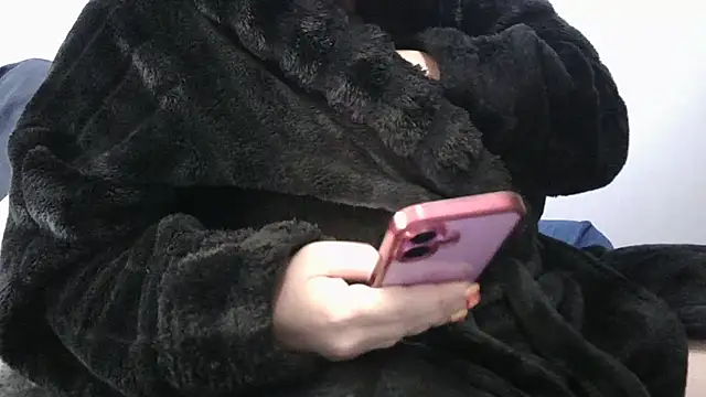 busty-bella1 online show from 10/27/25, 10:19