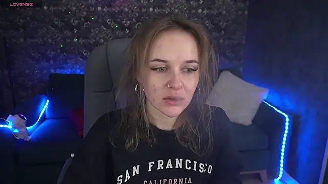Snapshot of MaribelRiverr_ chatting on 12/15/24, 06:29 MaribelRiverr online show from 12/15/24, 06:29