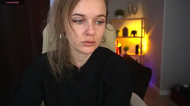 Snapshot of MaribelRiverr_ chatting on 12/16/24, 06:32 MaribelRiverr online show from 12/16/24, 06:32
