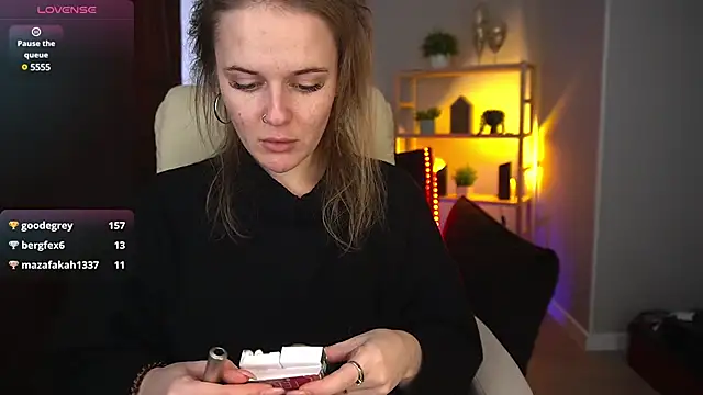 Snapshot of MaribelRiverr_ chatting on 12/16/24, 10:08 MaribelRiverr online show from 12/16/24, 10:08