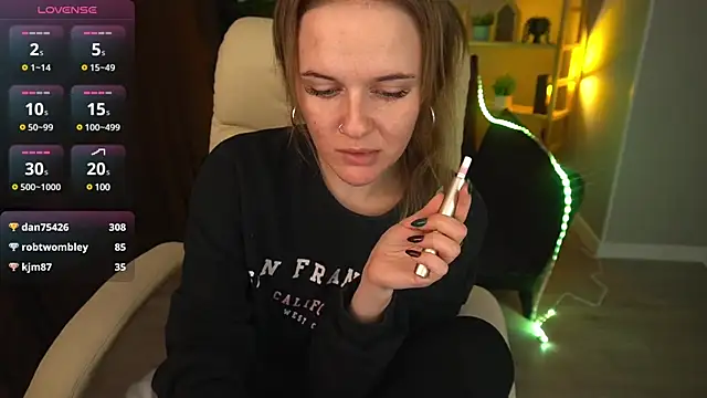 Snapshot of MaribelRiverr_ chatting on 12/21/24, 10:06 MaribelRiverr online show from 12/21/24, 10:06