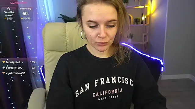 Snapshot of MaribelRiverr_ chatting on 12/26/24, 10:16 MaribelRiverr online show from 12/26/24, 10:16