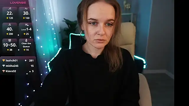 Snapshot of MaribelRiverr_ chatting on 12/27/24, 11:06 MaribelRiverr online show from 12/27/24, 11:06