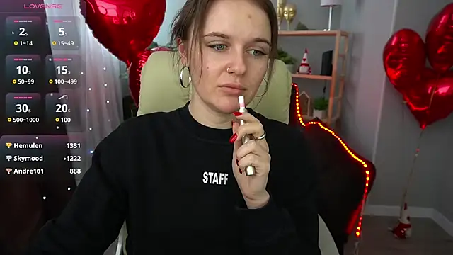 Snapshot of MaribelRiverr_ chatting on 02/15/25, 09:49 MaribelRiverr online show from 02/15/25, 09:49
